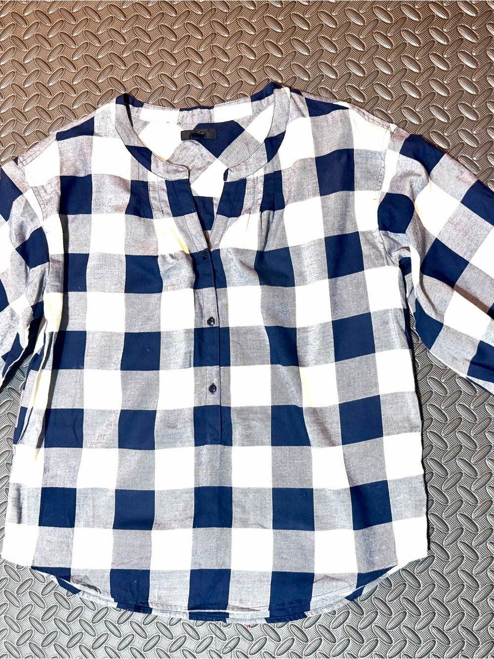 Woman’s J.Crew Open V-Neck Shirt in Buffalo Check Flannel Popover style size S